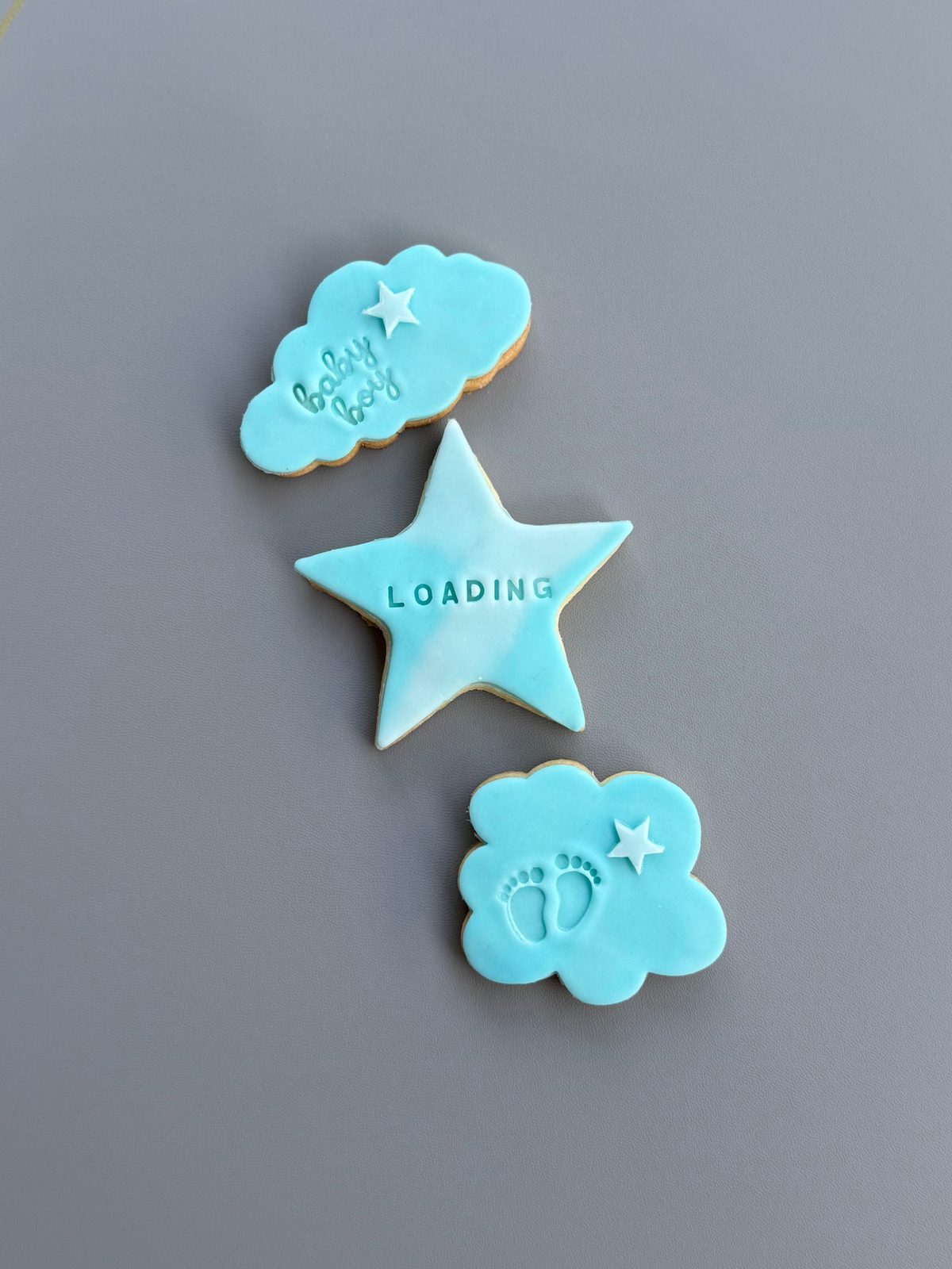 Babyshower-Cookies in Hellblau mit Wolke und Stern